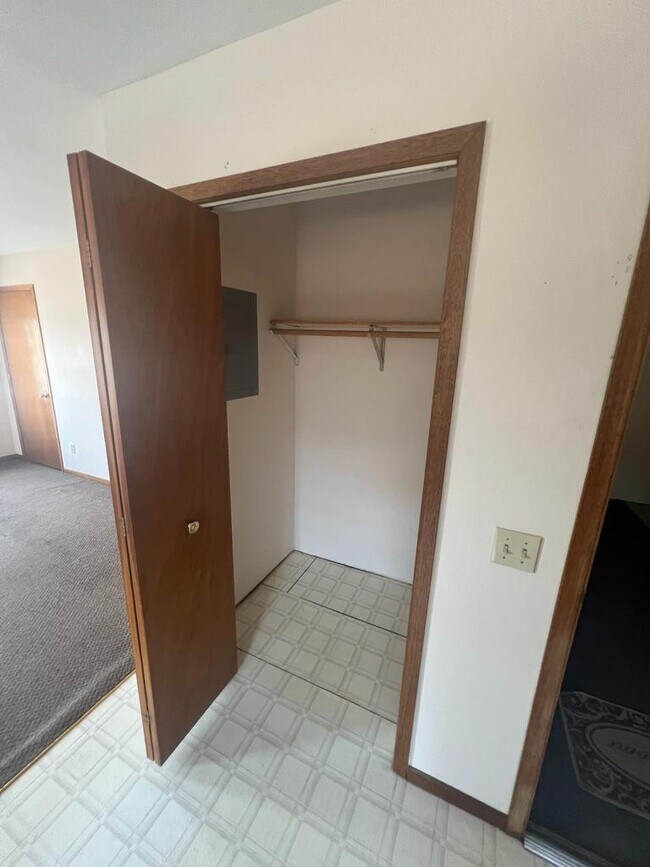 Building Photo - 300 E Milwaukee St Rental