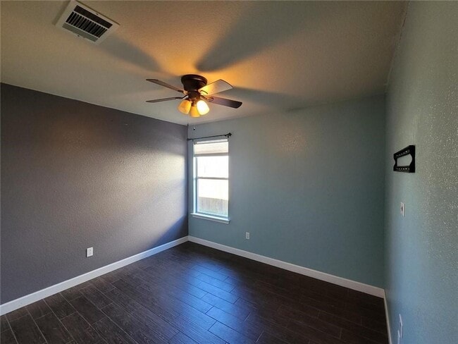 Photo - 204 Phillips St