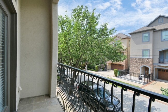 Photo - 5815 Lacy St