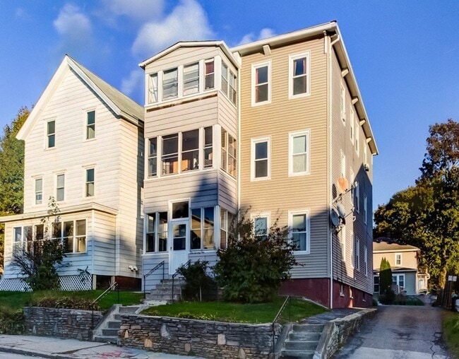 Building Photo - 171 Vernon St Unit 3 Rental