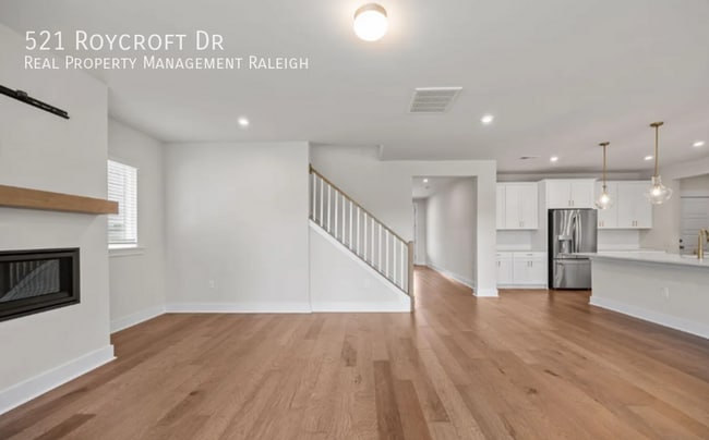 Photo - 521 Roycroft Dr