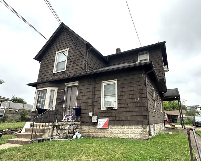 Building Photo - 911 Camden Ave SW Unit 2