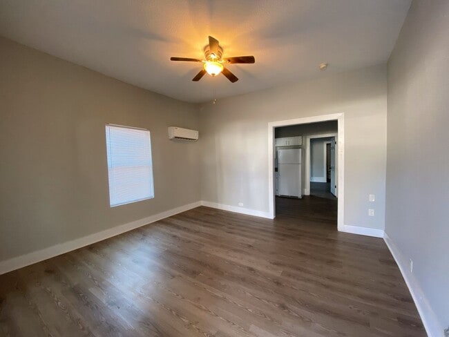 Building Photo - 817 W Matthews Ave Unit A