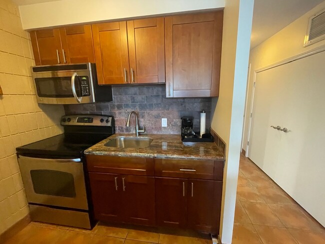Photo - Lahaina Shores Furnished Studio Available Now!