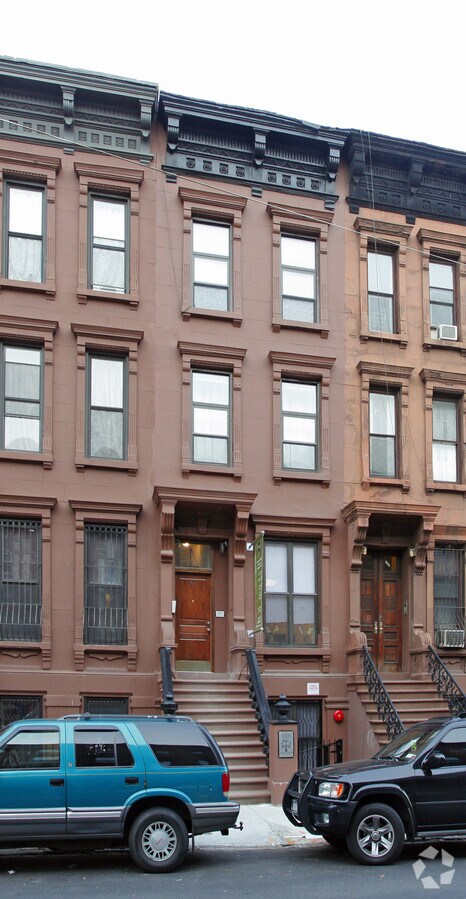 Photo - 141 W 131st St