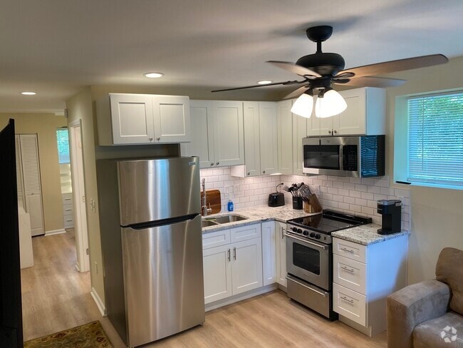 Building Photo - 2970 Haywood Ave Unit C Rental