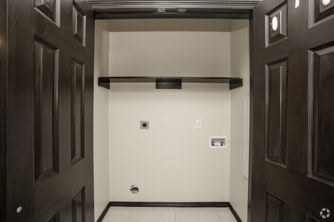 3BR, 2BA - 1,095SF - Laundry Room