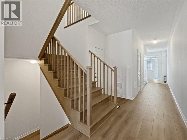 Photo - 82 Gledhill Crescent