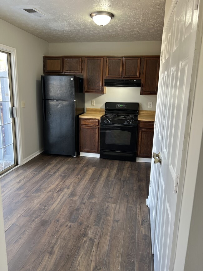 Photo - 6456 Charter Way