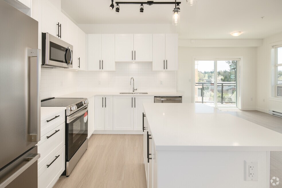 2BR, 2BA - 890SF - Kitchen