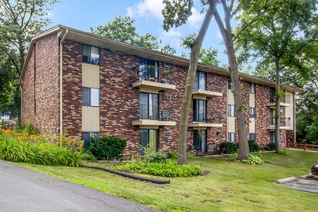 Building Photo - 1700 Elder St Unit 103