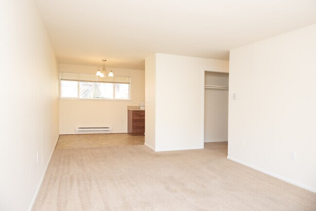 1 Bedroom Living and Dining Area - Bellefield Manor