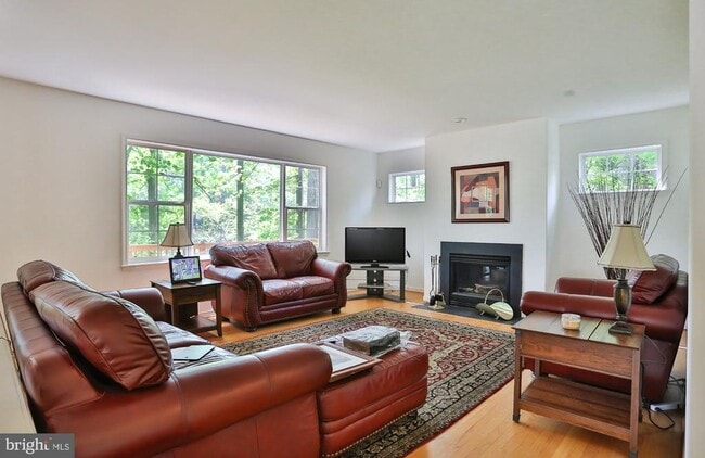 Photo - 15979 Cove Ln