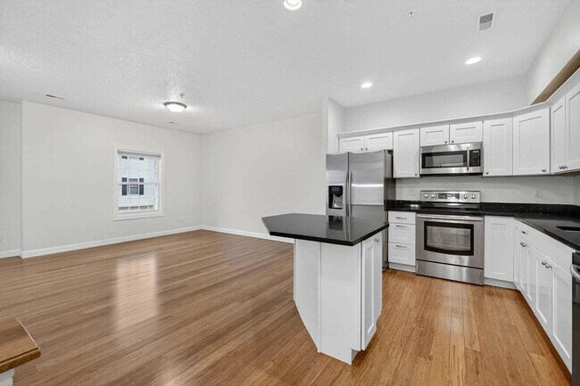 Photo - 220 E 37TH St