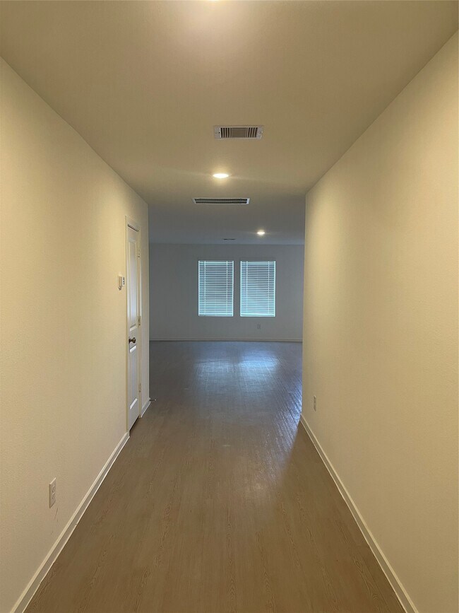 Photo - 112 Stran St