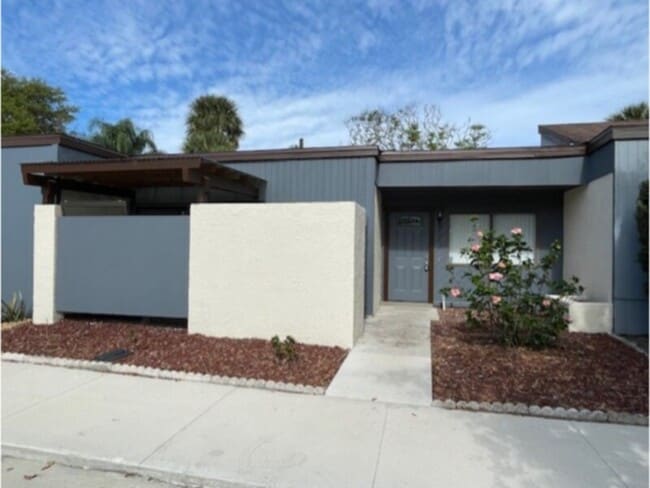 Building Photo - Winter Park 2 Bed, 2 Bath- Upgraded INSIDE &amp; OUT w/ Community Pool!