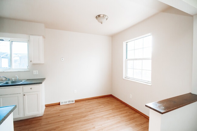 Photo - 653 Williamsville Ave