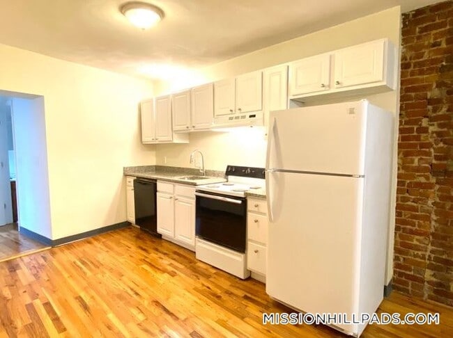 Photo - 840 Huntington Ave Unidad 2