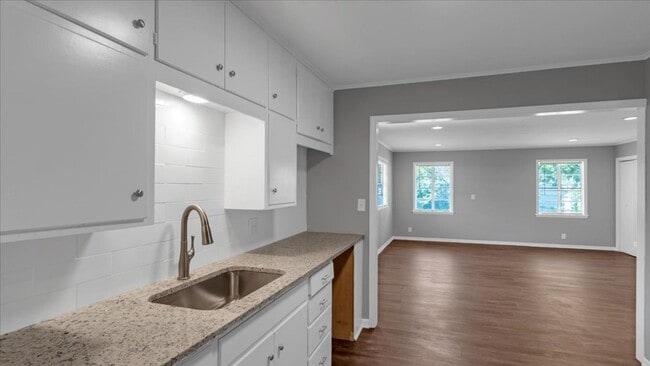 Photo - $500 off first months rent