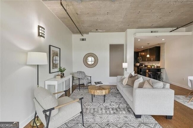 890 Memorial Dr SE Unit 204