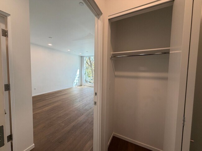 2419 Binnen Ln