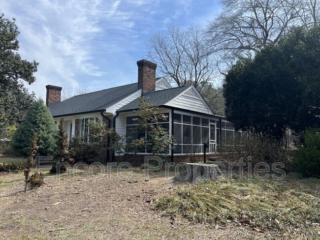 Photo - 2032 N Main St