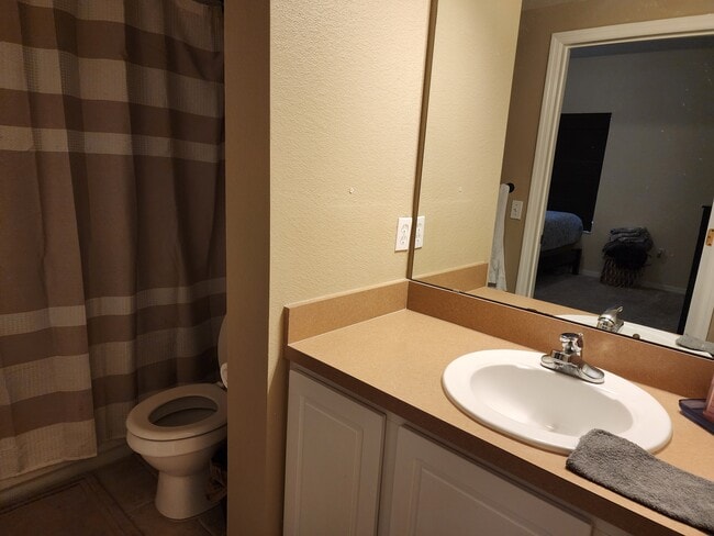 Additional bathroom - 4833 SW 91st Ter Unit O301