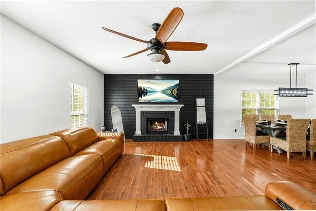 Photo - 176 Oak Leaf Dr