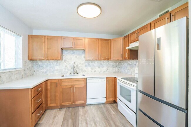 Photo - 1281 Victor St