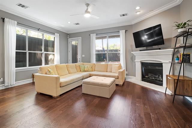 Photo - 5923 Oram St