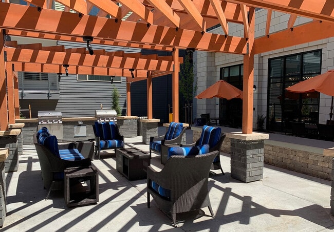 Courtyard - Covered Seating