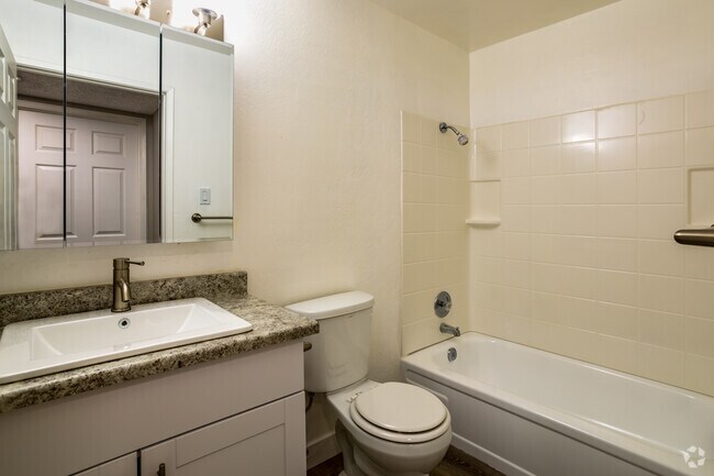 1BR, 1BA - 650SF