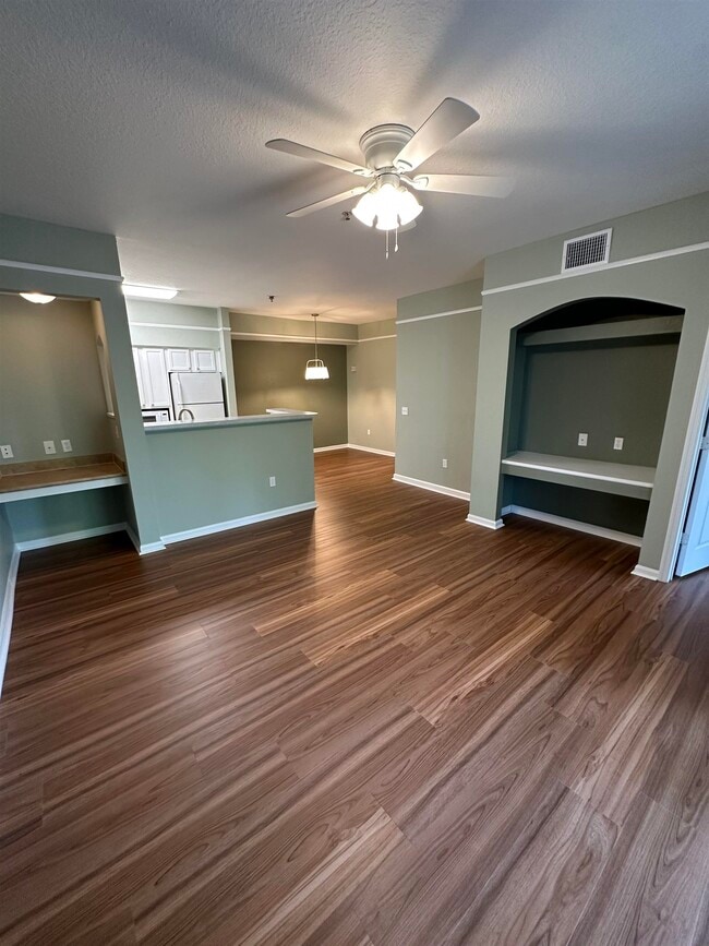 Building Photo - 2801 Chancellorsville Dr Unit 814