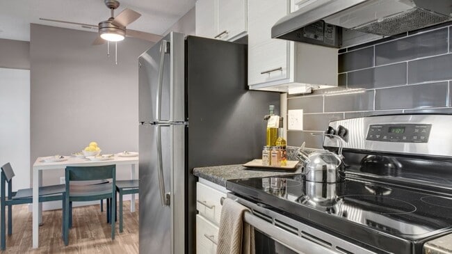 Building Photo - Grove at City Center