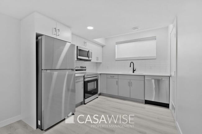 Photo - 10250-102157 157 St NW