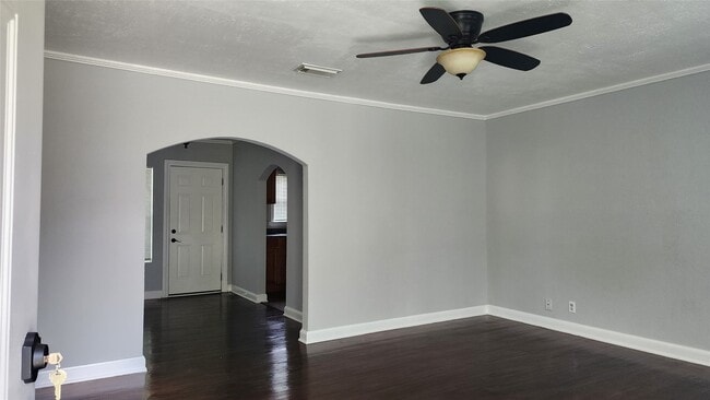 Photo - 7124 Linden St