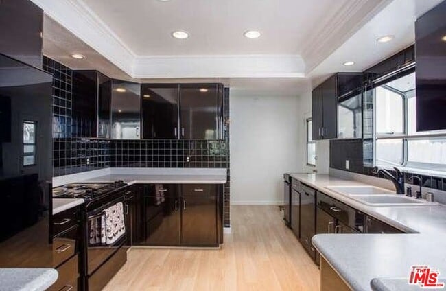 Photo - 745 Oxford Ave