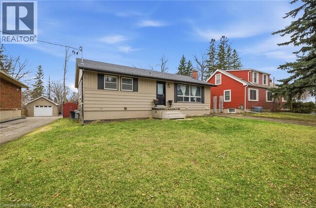 Photo - 138 Henry St