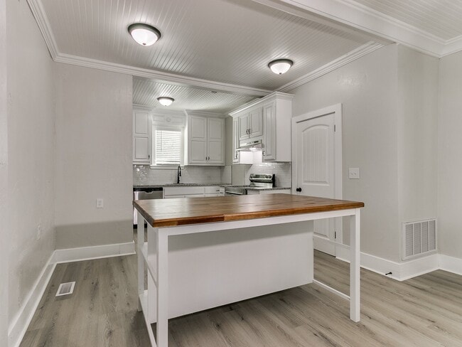 Photo - 1828 W Park Pl