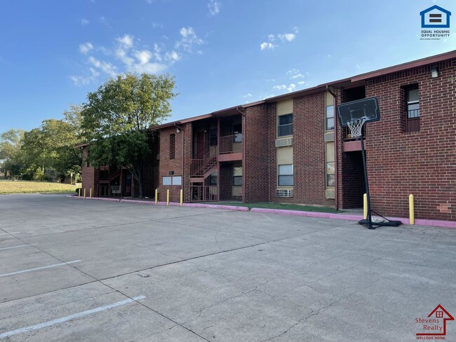 Photo - 1912 SW D Ave