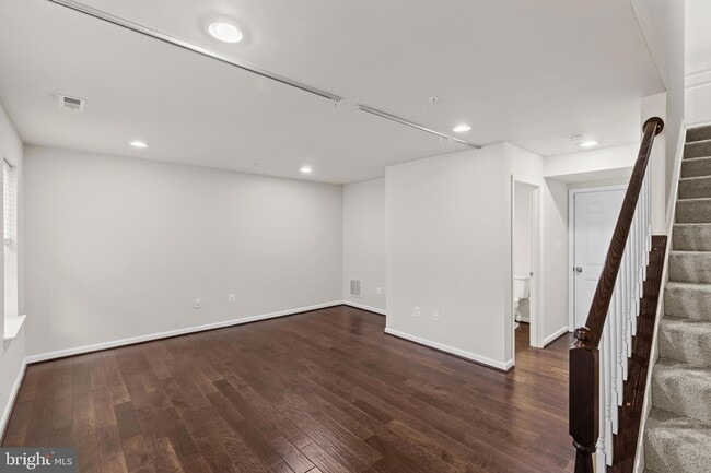 Photo - 7035 Southmoor St