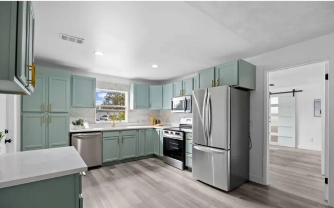 Photo - 814 Hall St House