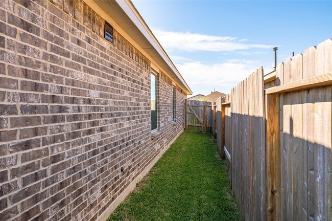Building Photo - 269 Bennett Lp