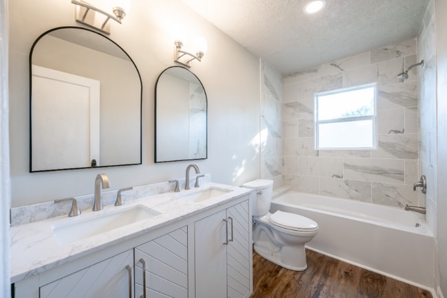 Photo - 605 N Oxford St Unit 605 N Oxford