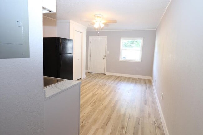 Photo - 21 Larue St
