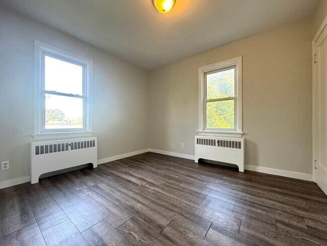 Photo - Recently Renovated 1 Bedroom 1 Bathroom Apartment! Unit 6