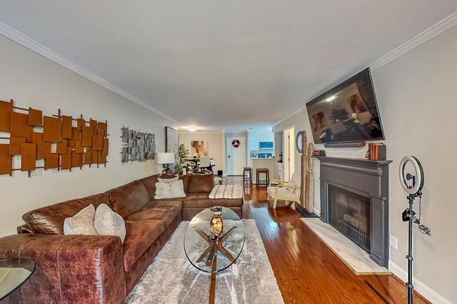 Building Photo - 3104 Pine Heights Dr NE