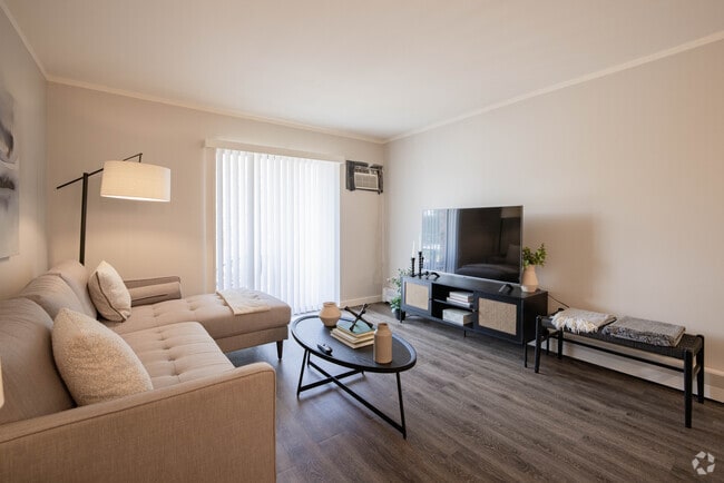 1BR, 1BA - 850SF
