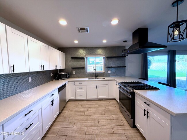 Photo - 2114 W San Juan Ave