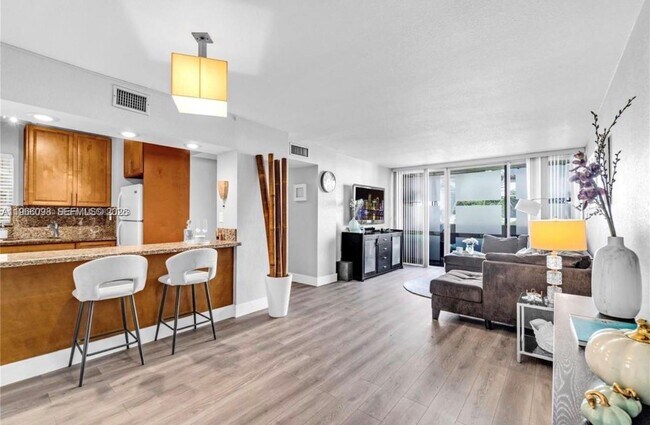 Building Photo - 830 NW 87th Ave Unit 303